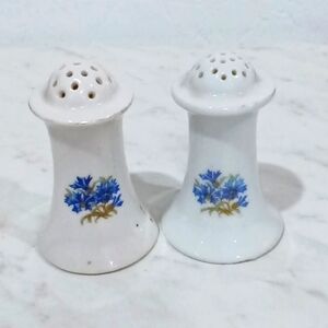 Vtge Victoria Czechoslovakia Salt & Pepper Shakers Blue Cornflowers Decor 1950s